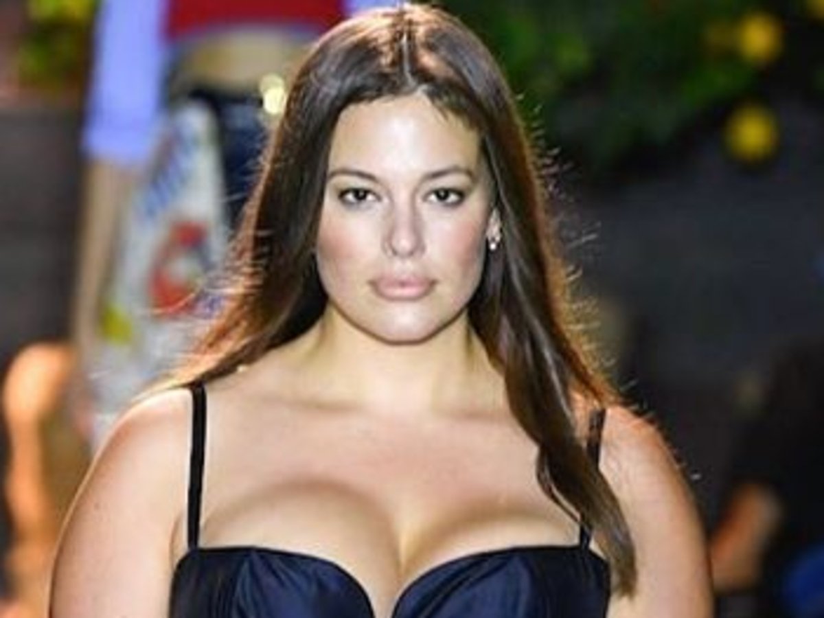 Ashley Graham Shows Off Her Underarm Hair As She Takes A Bath