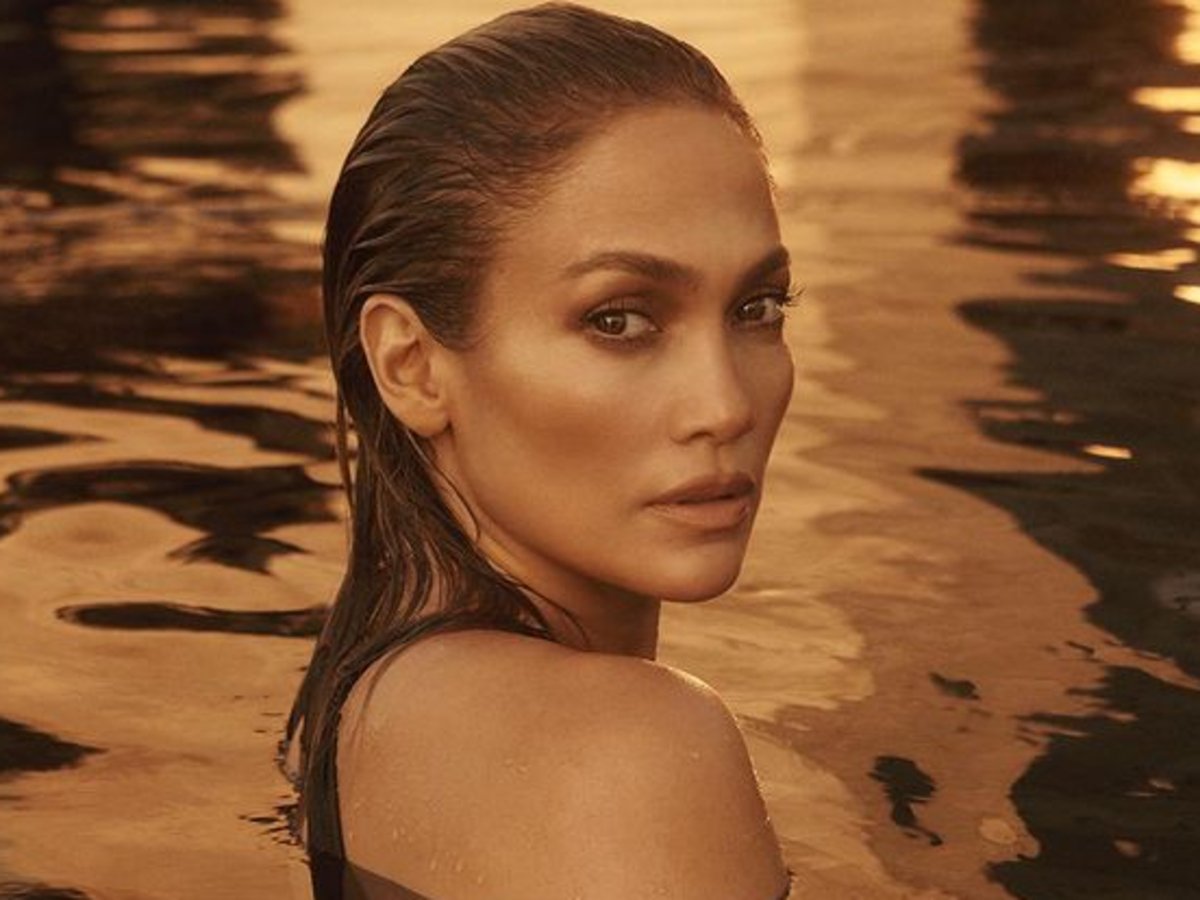 Jennifer Lopez Flaunts Her Insane Curves In Another Cutout Dress!