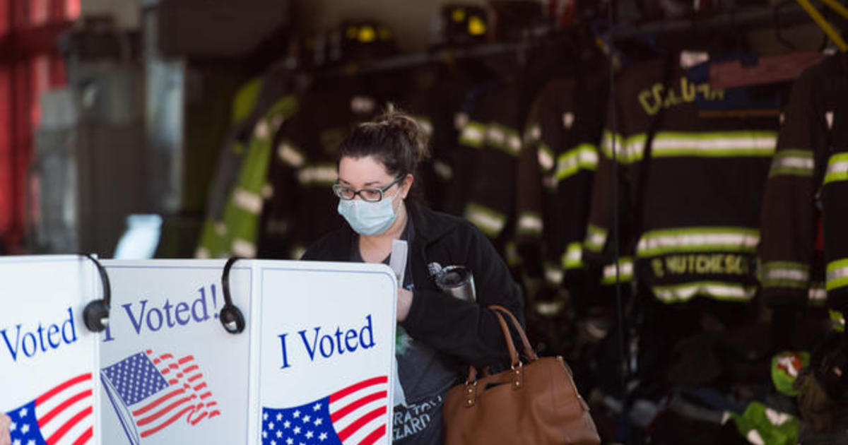 Presidential candidates make final pitches to voters in key battleground states