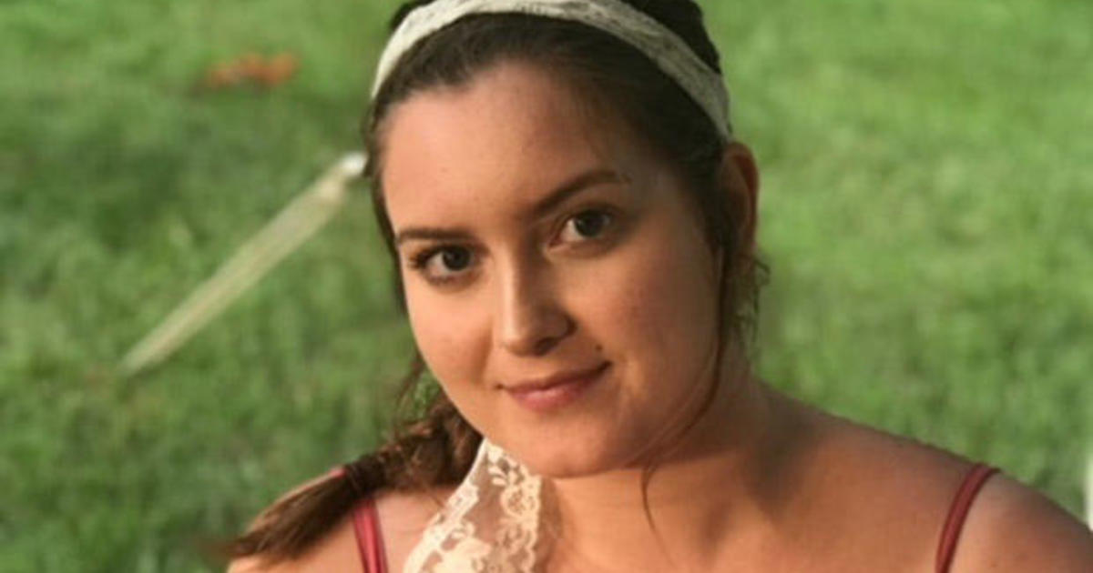 Indiana college student with COVID-19 dies in her dorm room