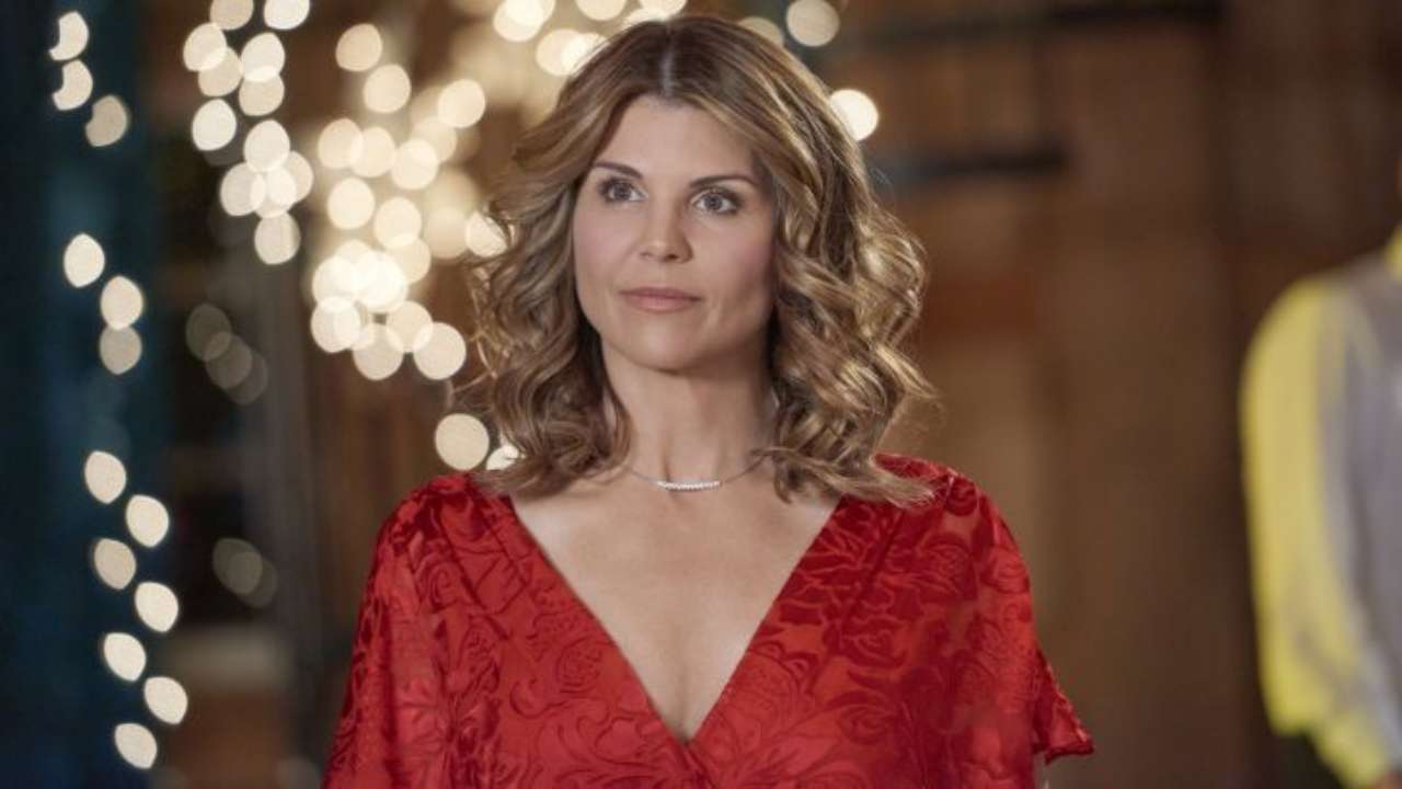 Lori Loughlin – Here’s Why She’ll Be Back Home On Christmas Eve Before Serving Her Full Sentence!