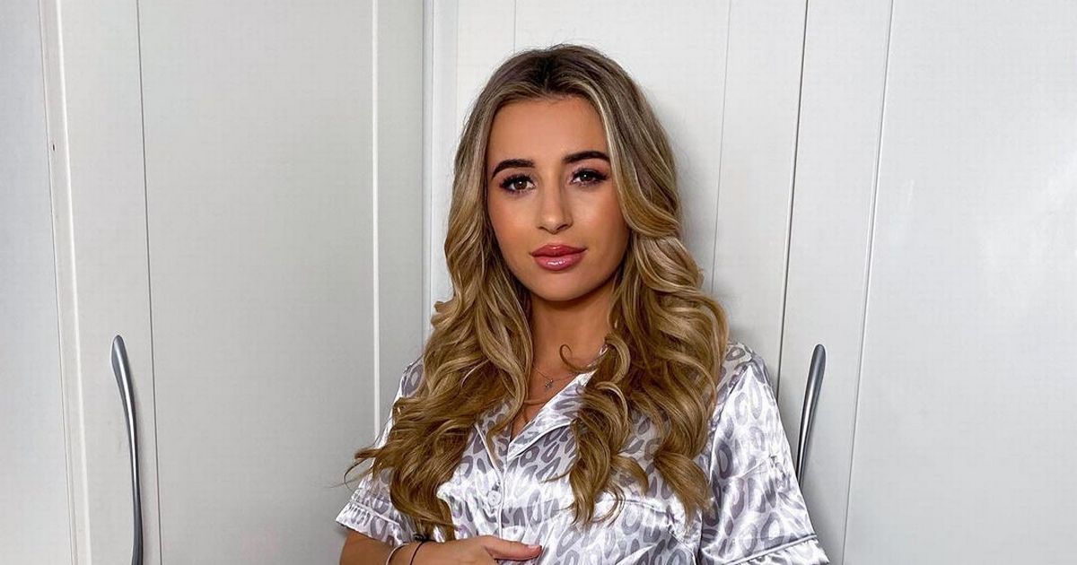 Dani Dyer proudly shows off her bare bump as she marks pregnancy milestone