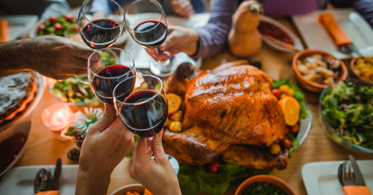 Experts warn Thanksgiving will lead to spike in COVID cases