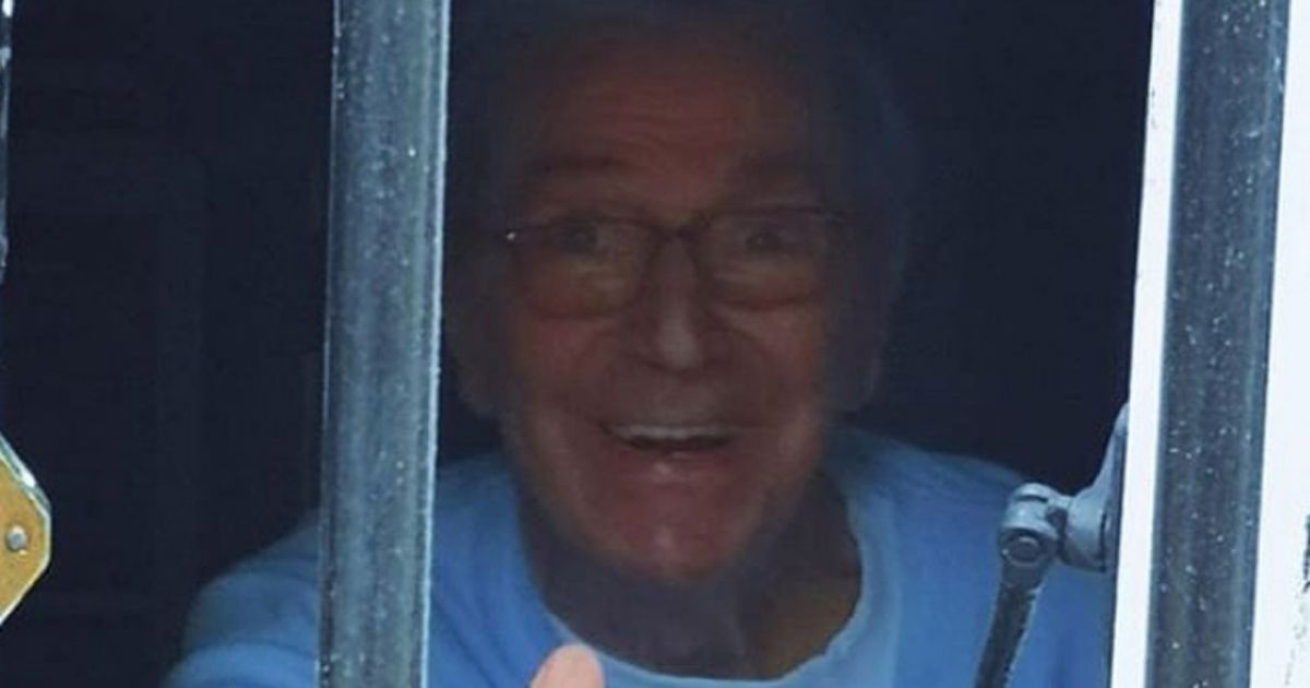 Des O’Connor’s heartbreaking last pics as he waved to daughter through window