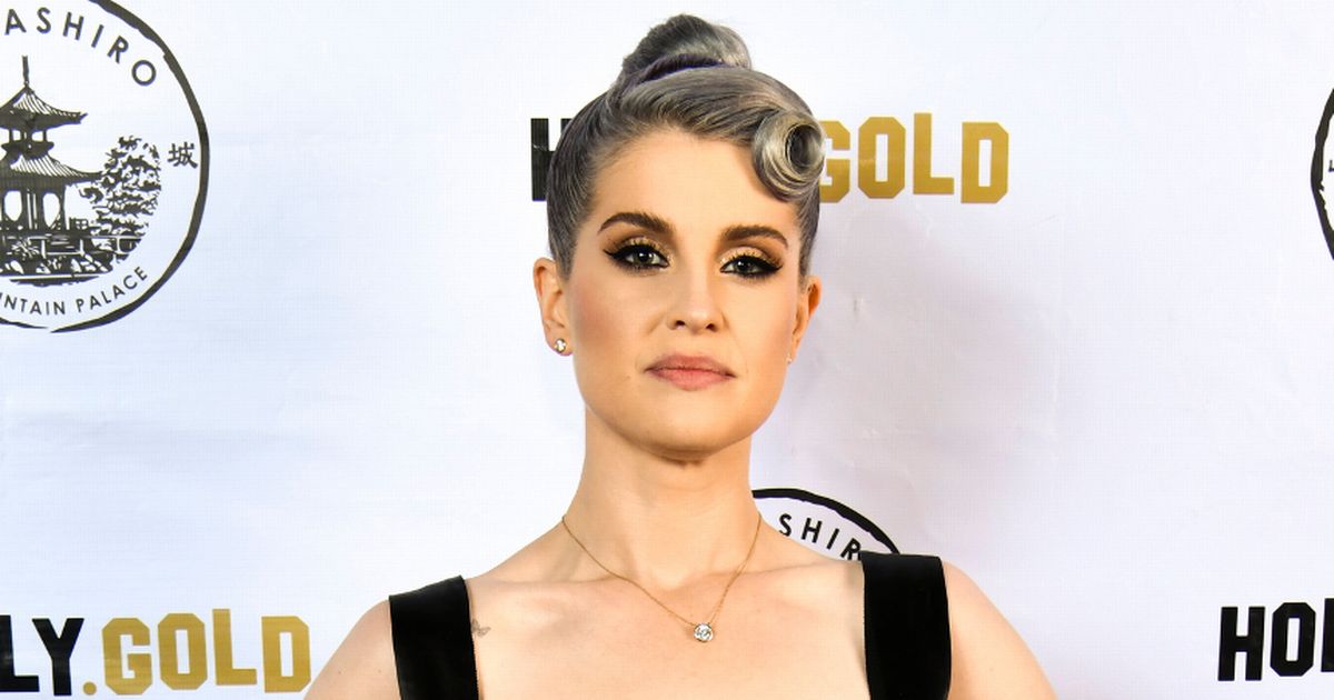 Kelly Osbourne showcases six stone weight loss in sweet pic with mum Sharon