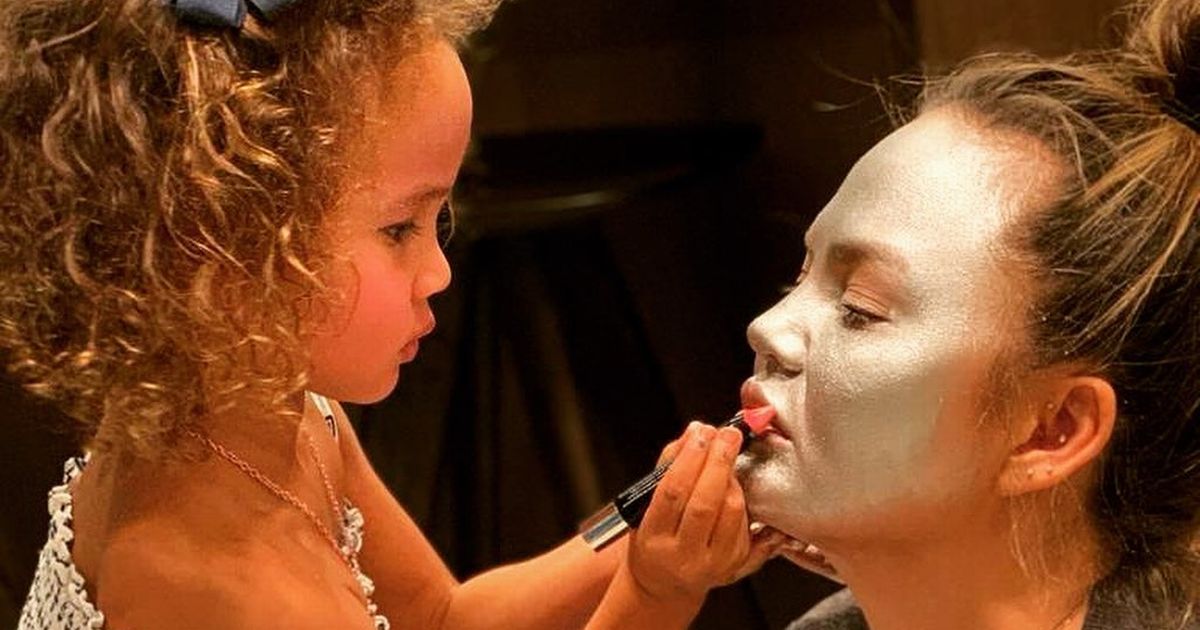 Chrissy Teigen’s daughter Luna’s artistic flair as she paints her parents’ faces