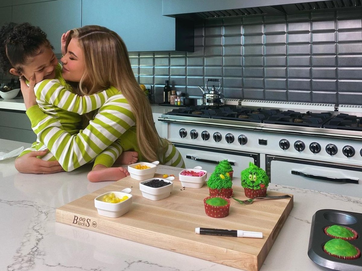 Stormi Webster Steals The Show As She And Kylie Jenner Bake Grinch Cupcakes From Scratch — Watch Video