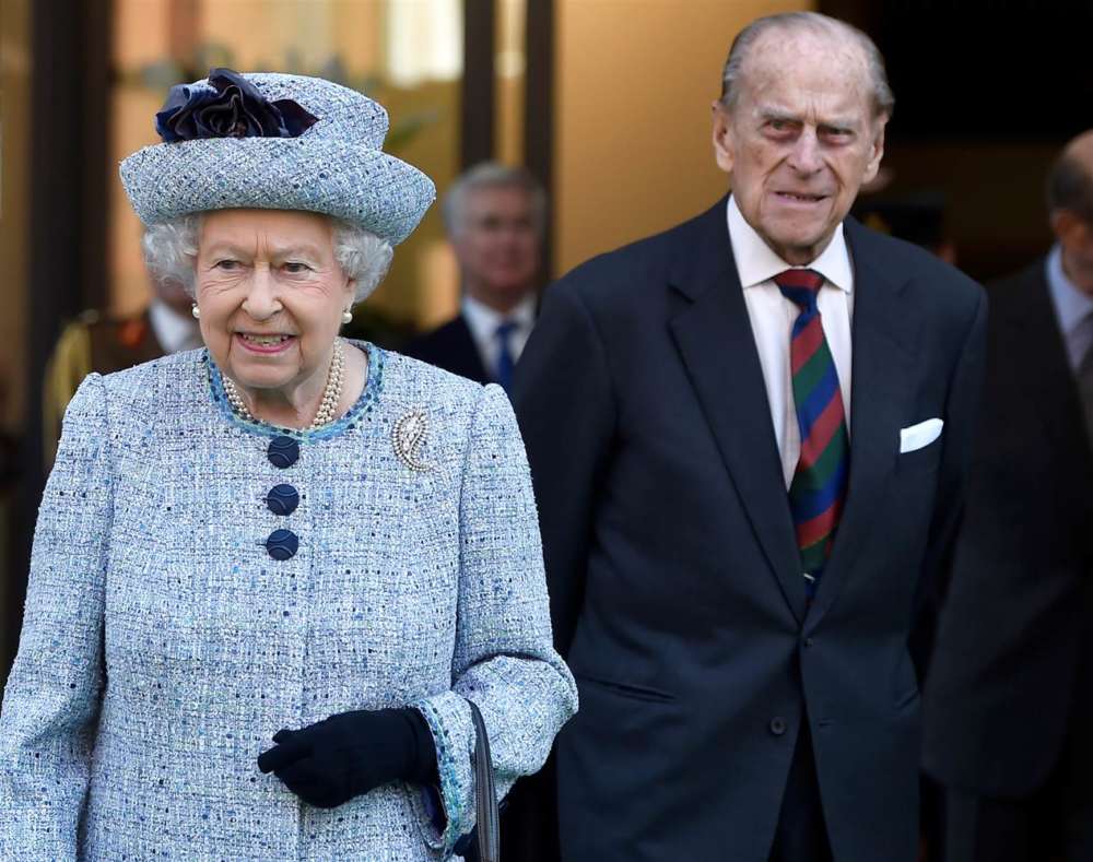 Queen Elizabeth And Prince Philip Allegedly Still ‘Don’t Know Why’ Prince Harry Left The Royal Family