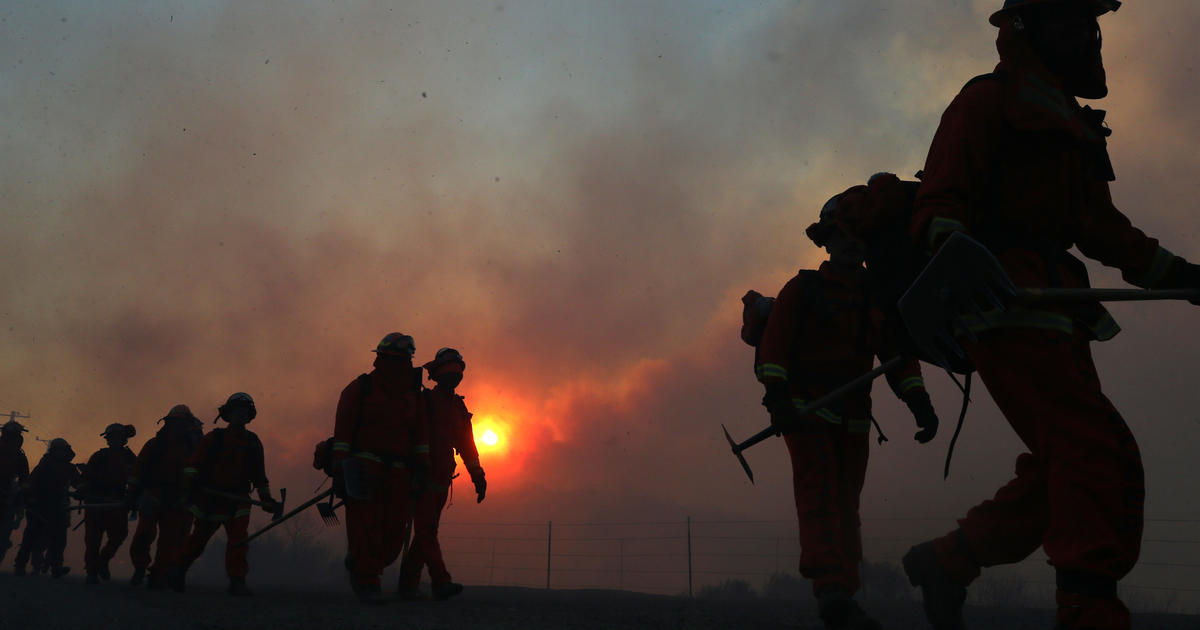 Strong winds fuel wildfire in Southern California