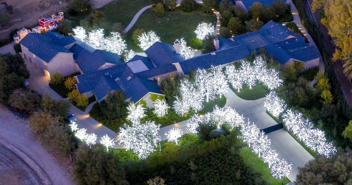 Kylie Jenner and Kim Kardashian splash over £100k on mansion Christmas lights