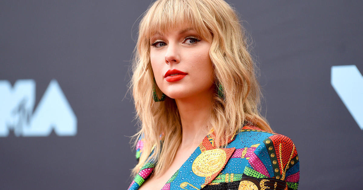 Taylor Swift donates $13,000 to two struggling mothers