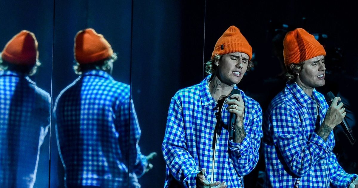 Justin Bieber teams up with NHS Choir in bid for Christmas Number One single