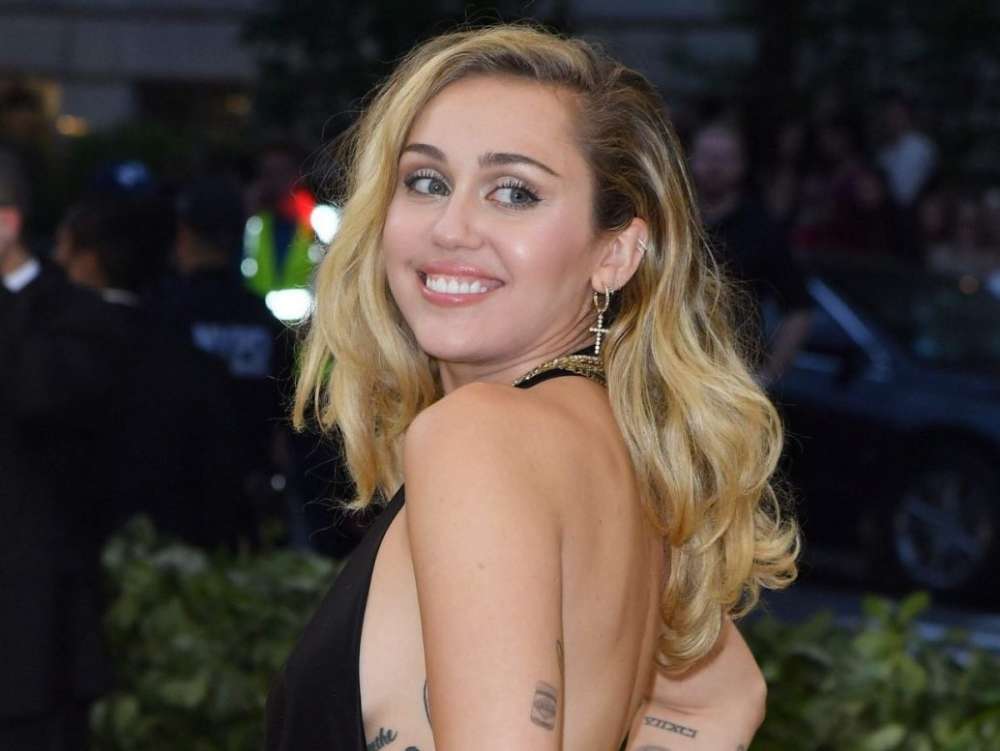 Miley Cyrus Claims Her Bedroom Life Has Gone ‘Virtual’