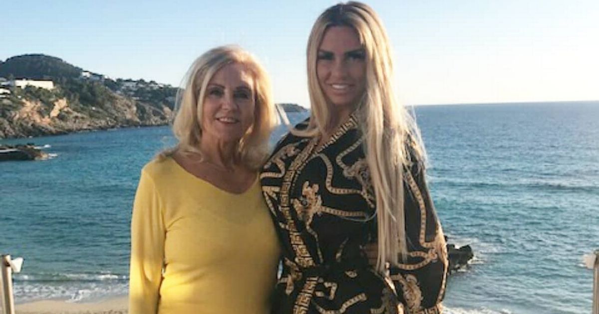 Katie Price shares rare snap with ill mum and supports Pulmonary Fibrosis Trust