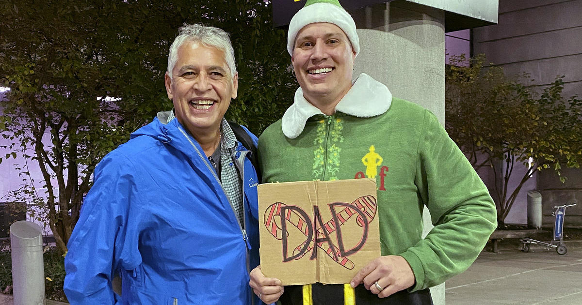 Scene from movie “Elf” comes to life as Buddy meets dad in Boston