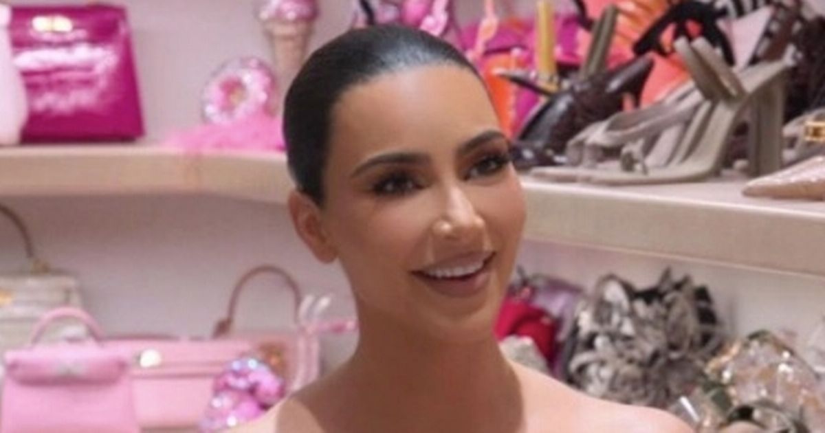 Kim Kardashian fans mock star for having the ‘most uncomfortable’ office