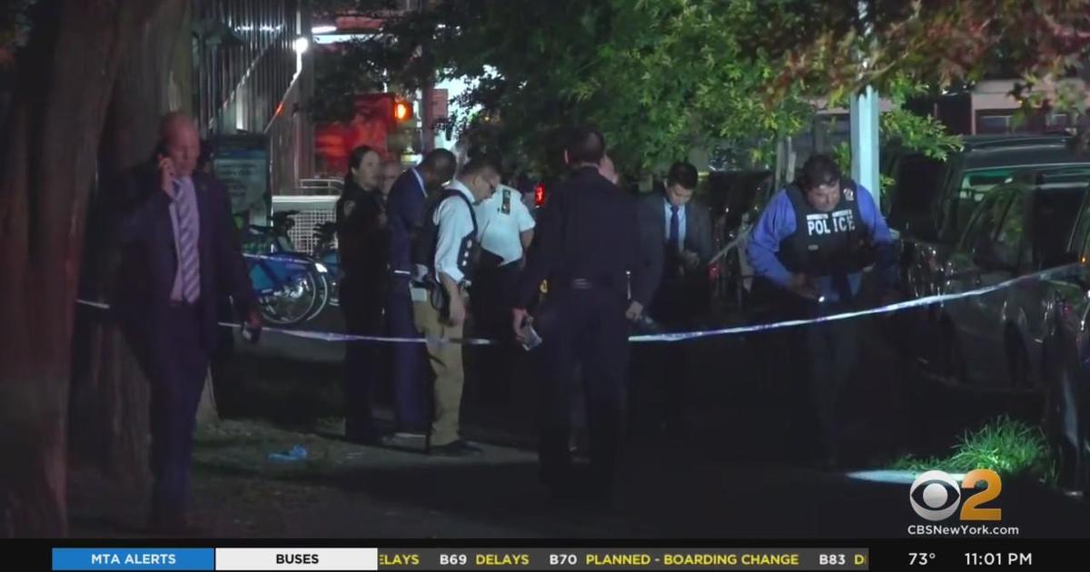 Woman shot, killed while pushing baby in stroller on Upper East Side