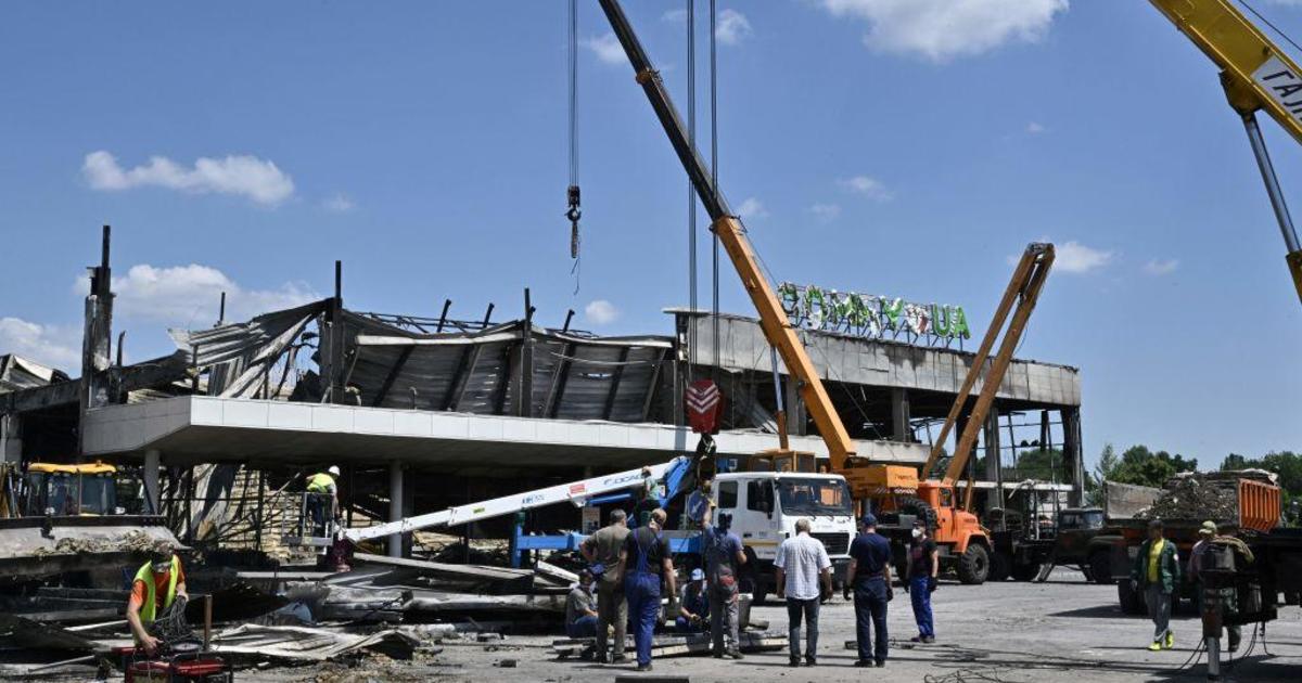 Zelenskyy pleads with U.N. to “act immediately” following missile strike on mall