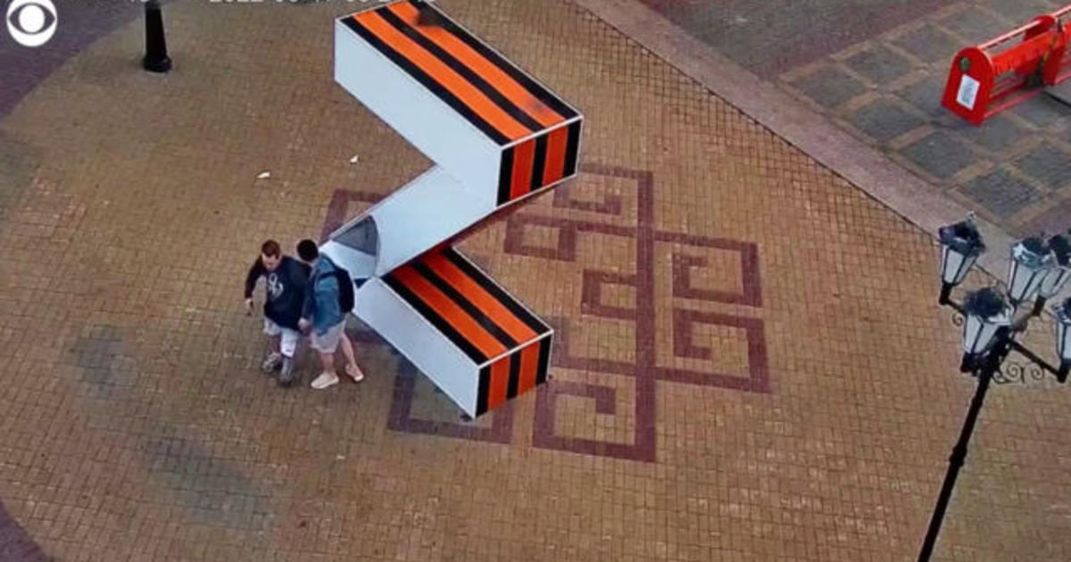 Two men arrested for damaging “Z” installation in Russia