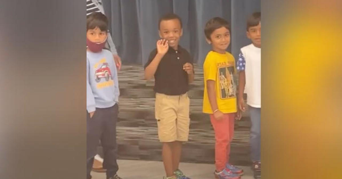 Boy has sweet reaction to family at graduation