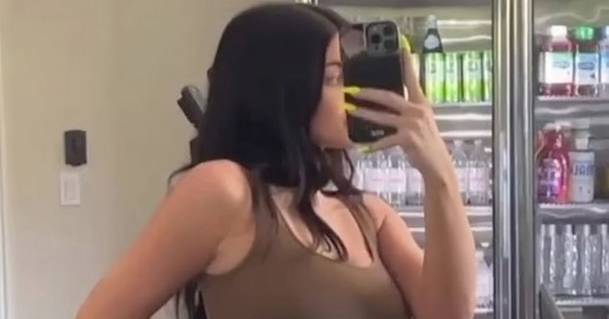 Kylie Jenner flaunts tiny waist despite struggles with ‘back and knee pain’ postpartum