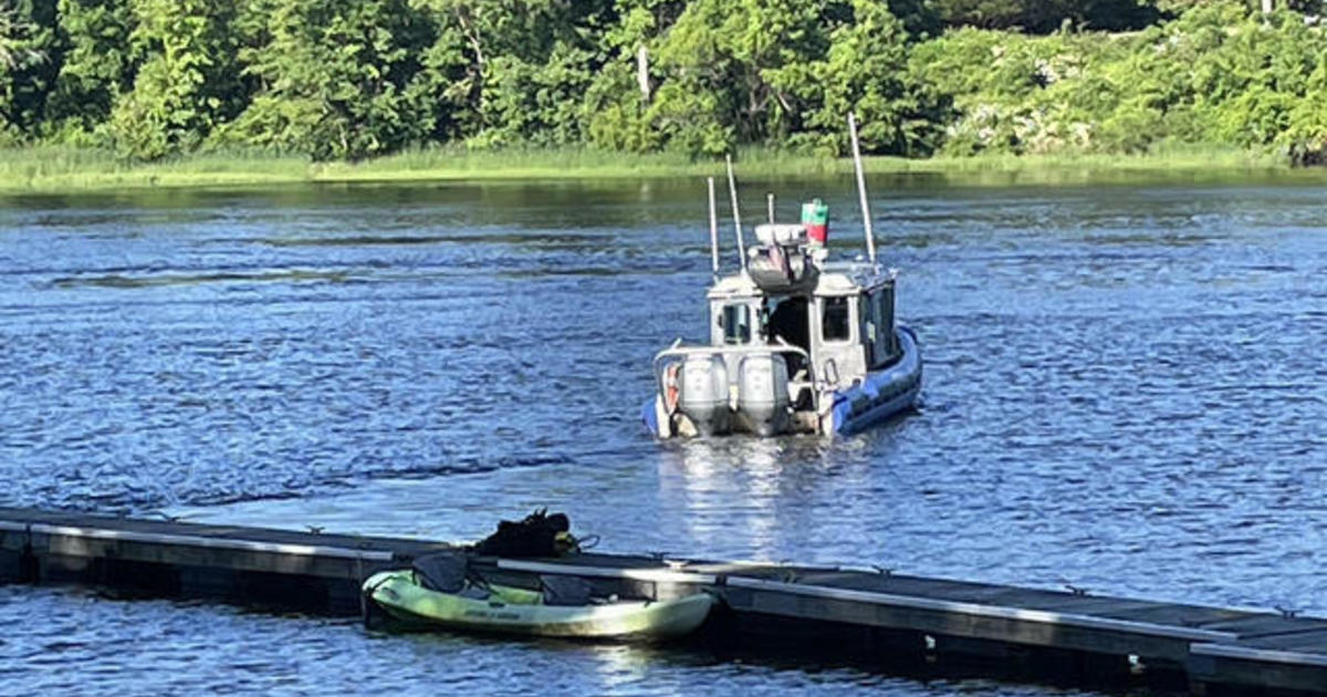 Mother drowns, 6-year-old boy missing in Massachusetts river