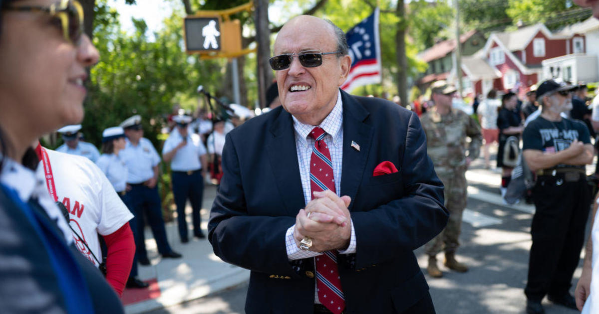 Man who heckled Rudy Giuliani in grocery store charged with assault