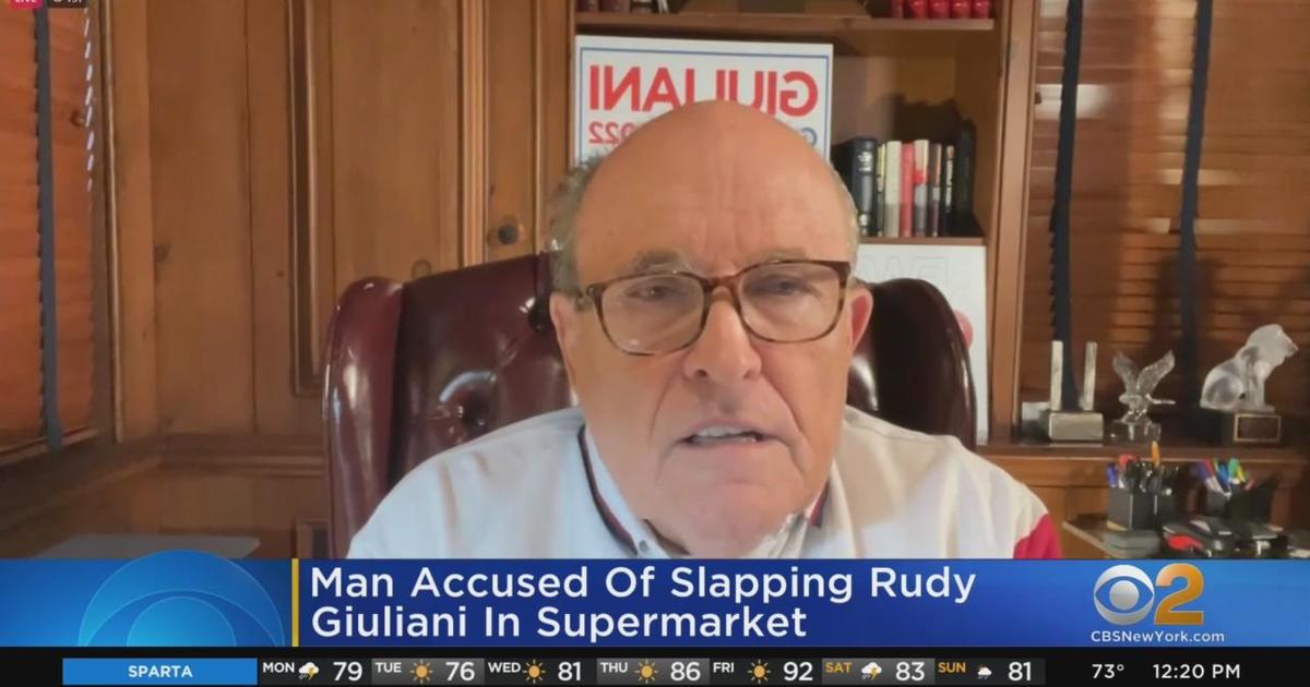 Video shows Rudy Giuliani’s encounter with Staten Island store worker