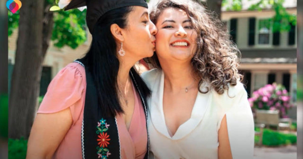 Harvard graduate dedicates achievement to immigrant mom for her sacrifices