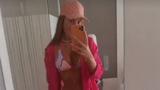 Abbie Lynn showcased her toned bikini body in a sizzling mirror selfie