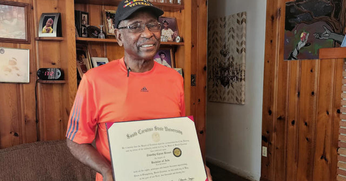 Veteran graduates college at 77 years old and writes a play