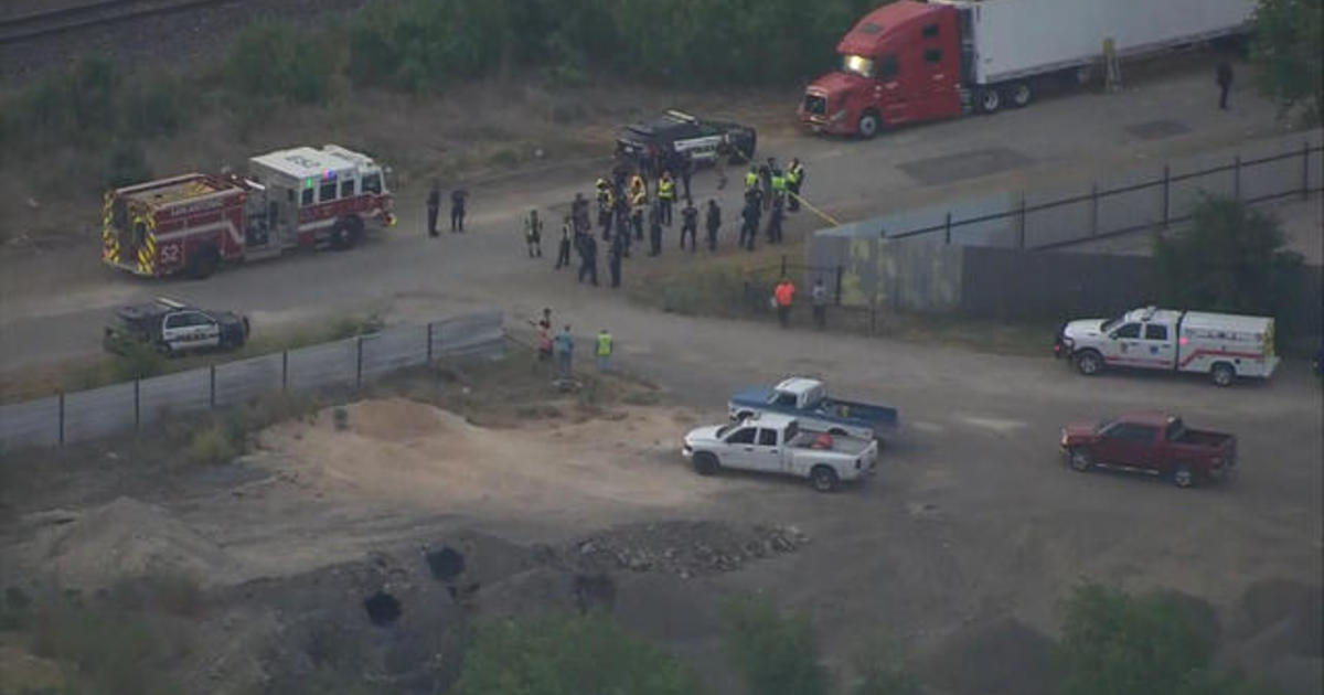 Eye Opener: Dozens of deceased migrants found in a truck in Texas