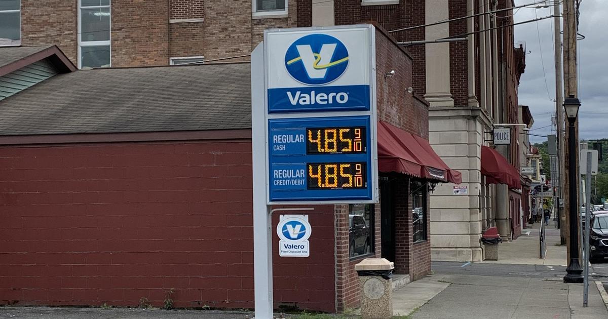 Gas prices still falling ahead of busy holiday travel weekend