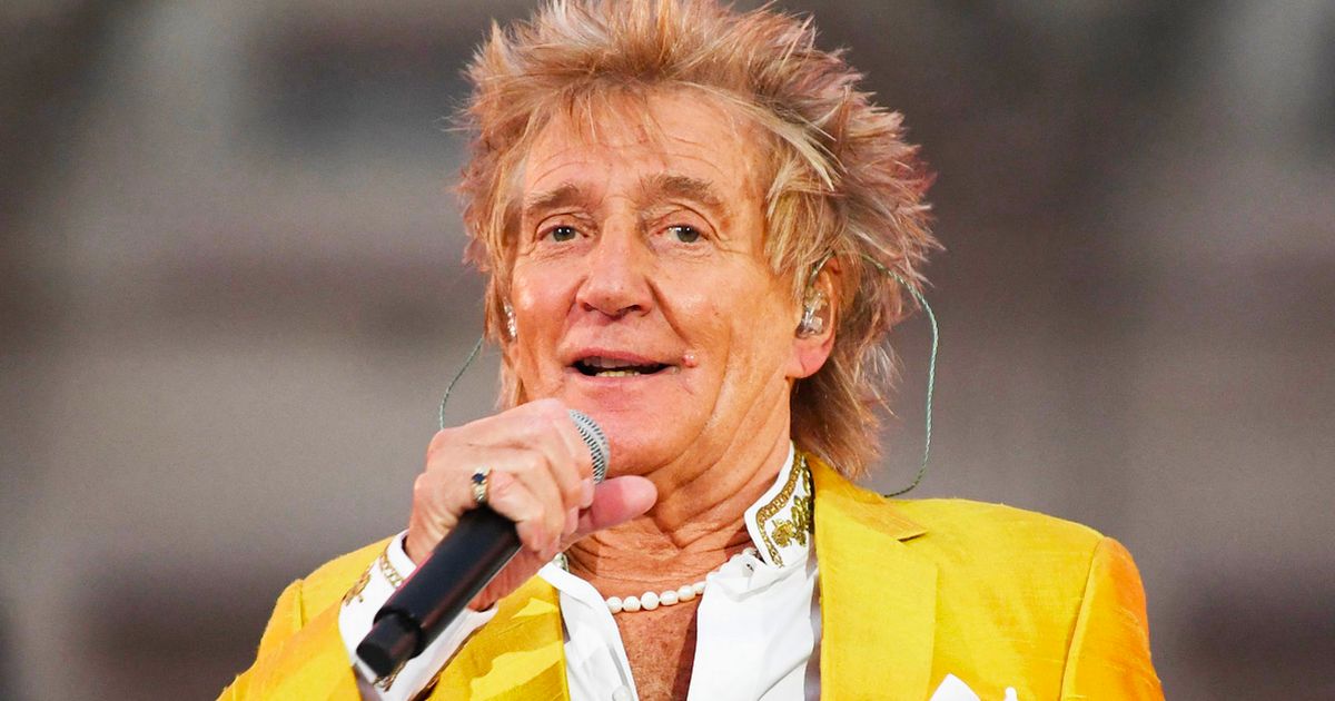 Rod Stewart hits back at Elvis Costello after he slammed Jubilee performance