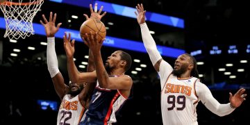 Kevin Durant Favored to Land in Phoenix; Suns’ Title Odds Shorten