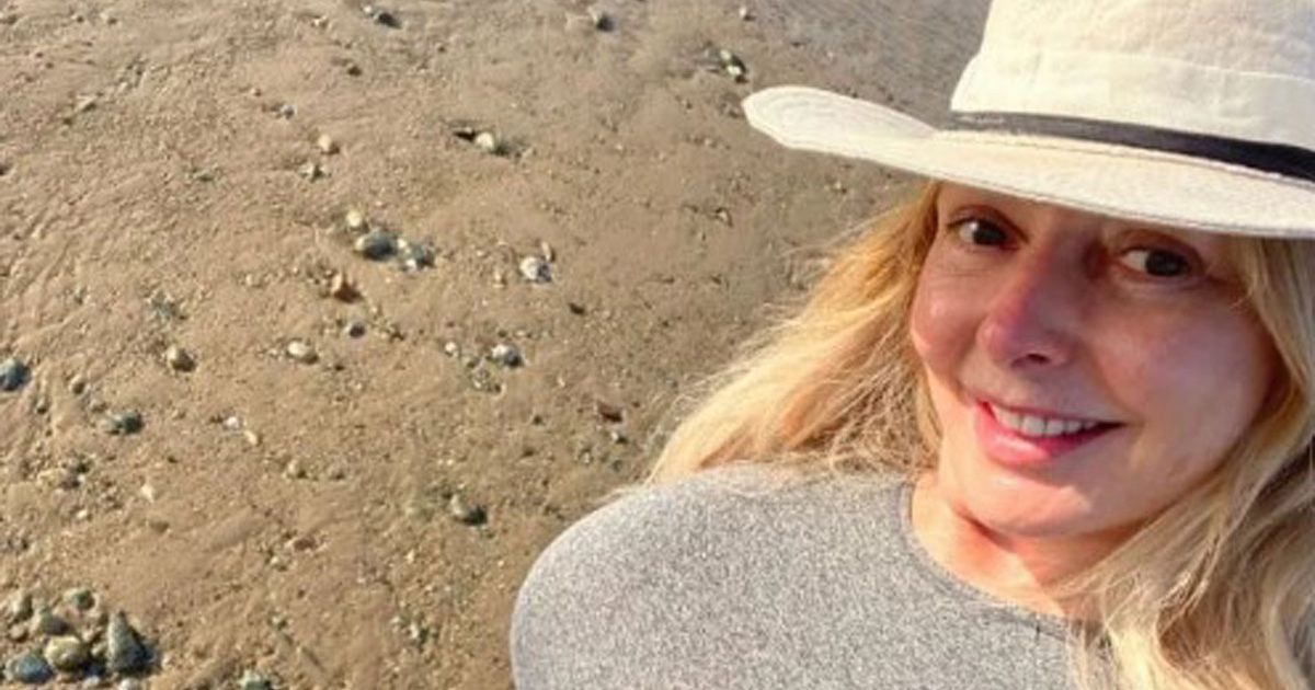 Carol Vorderman shows off curvy figure in skin-tight top during beach workout