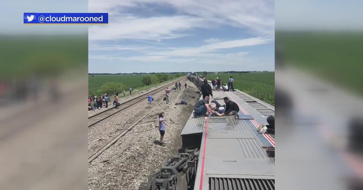 Amtrak train derails in Missouri, en route from L.A. to Chicago