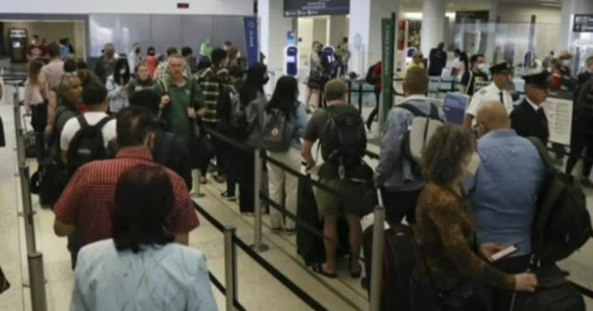 Airlines cancel hundreds of flights over busy holiday weekend