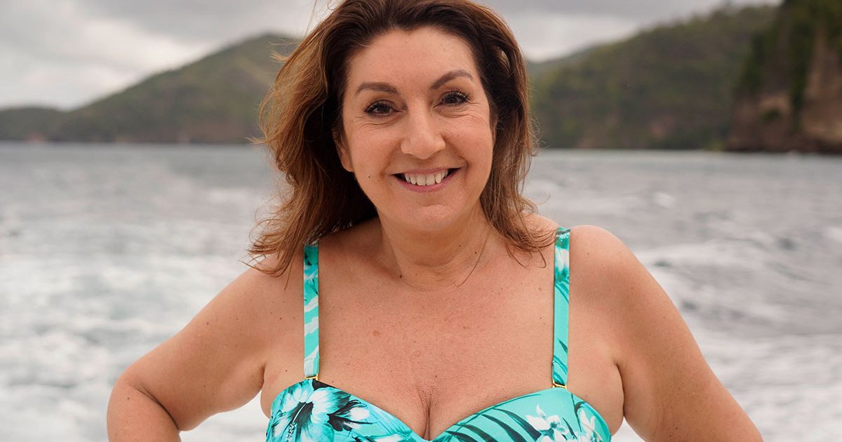 Jane McDonald shares four stone weight loss tips as she stuns with new look on tour