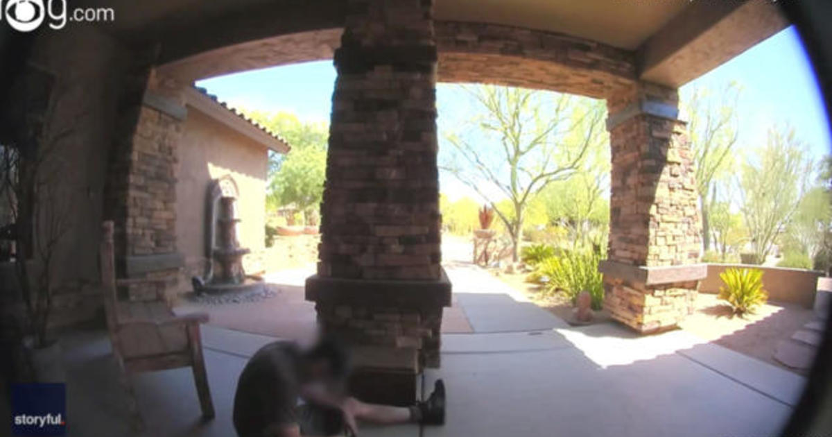 Delivery driver collapses on porch amid hot Arizona weather