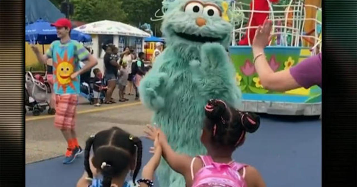 Sesame Place apologizes after video appears to show kids snubbed