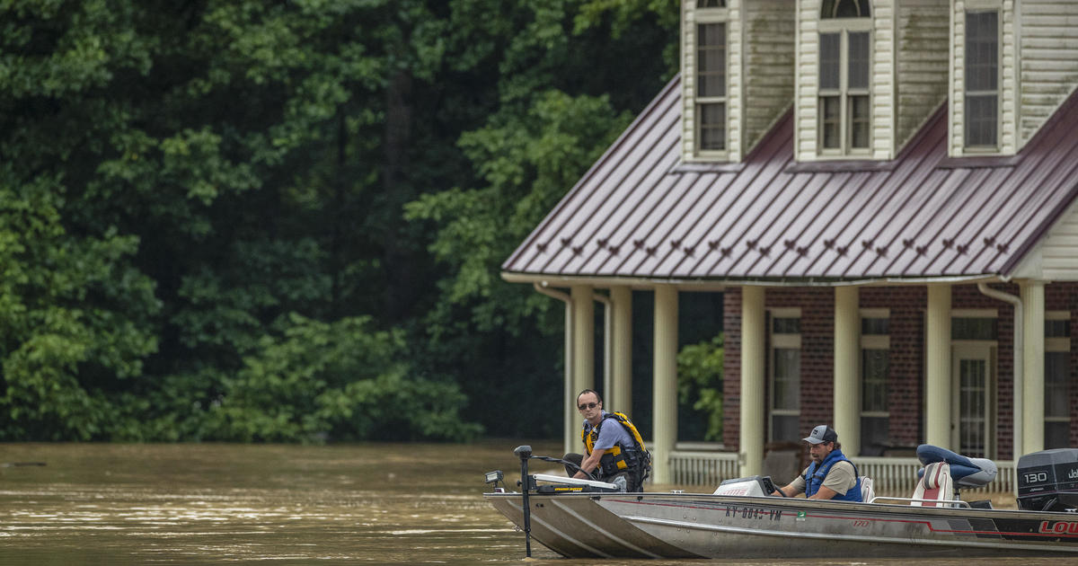 At least 3 dead in wake of flooding, power outages in eastern Kentucky