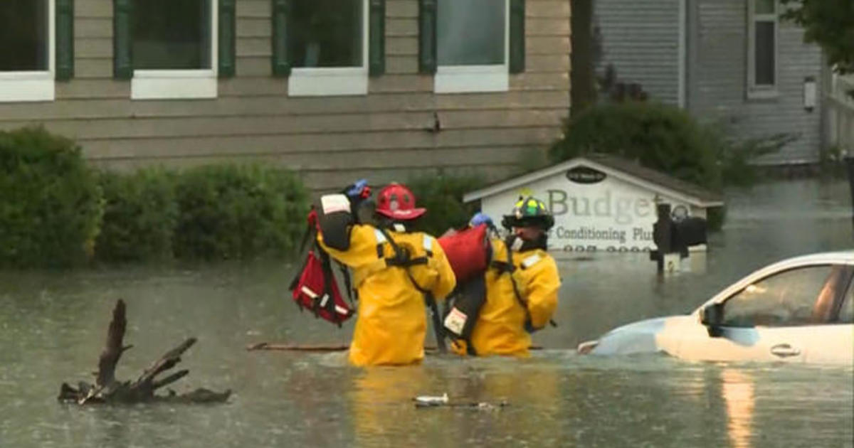 At least 1 dead after historic flooding in St. Louis