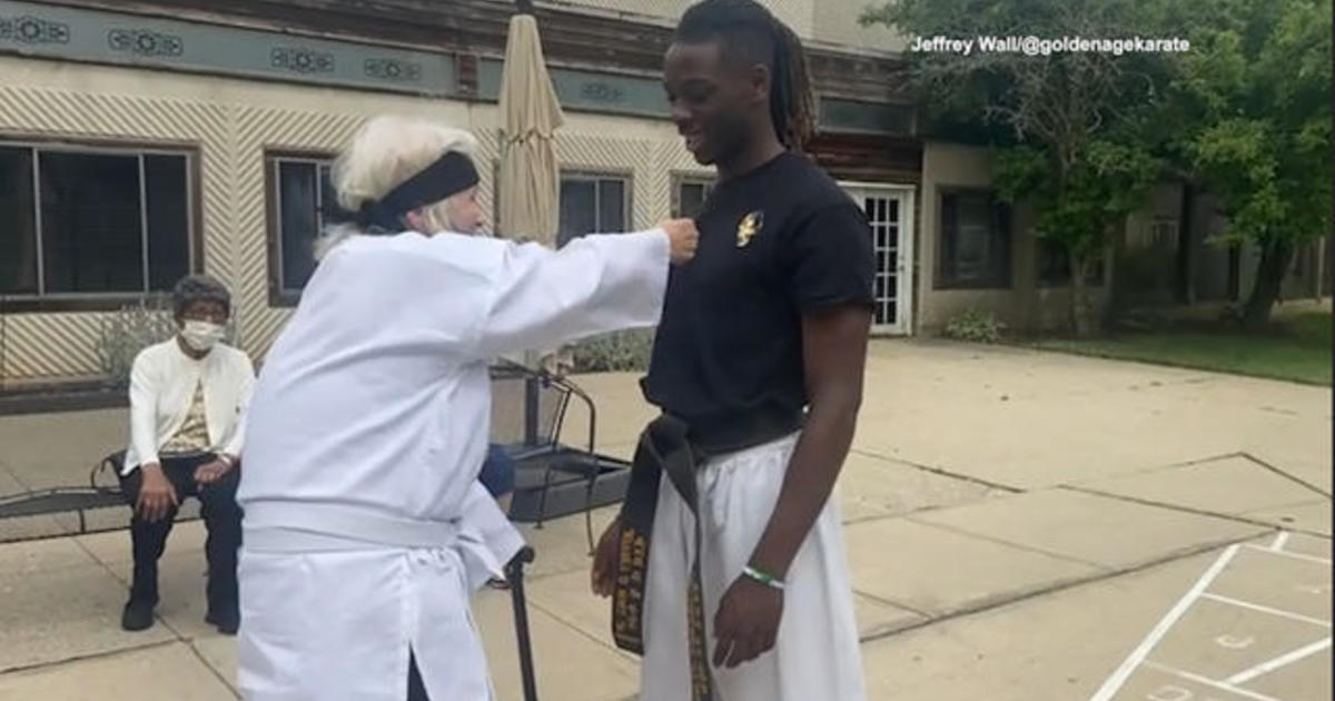 Teen spends free time teaching karate to seniors