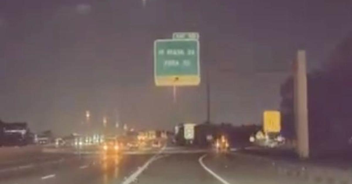 Tesla dashcam captures fireball streaking across Texas sky