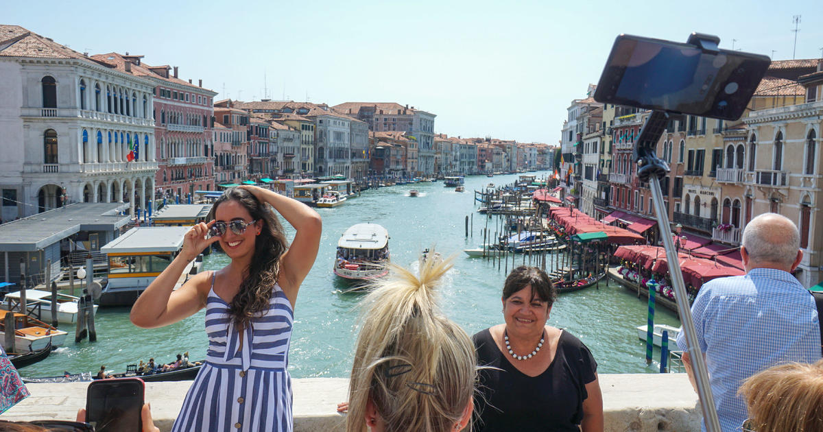 Venice to impose fee on day-trippers to preserve historic city