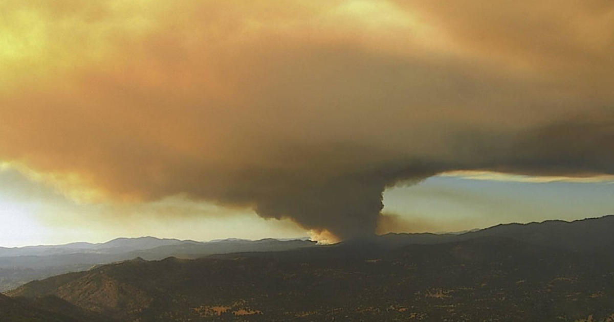 Wildfire erupts near Yosemite, forces evacuations