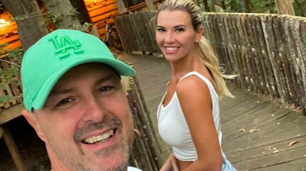 Paddy McGuinness' smile looks 'forced' on last family holiday, says body language expert