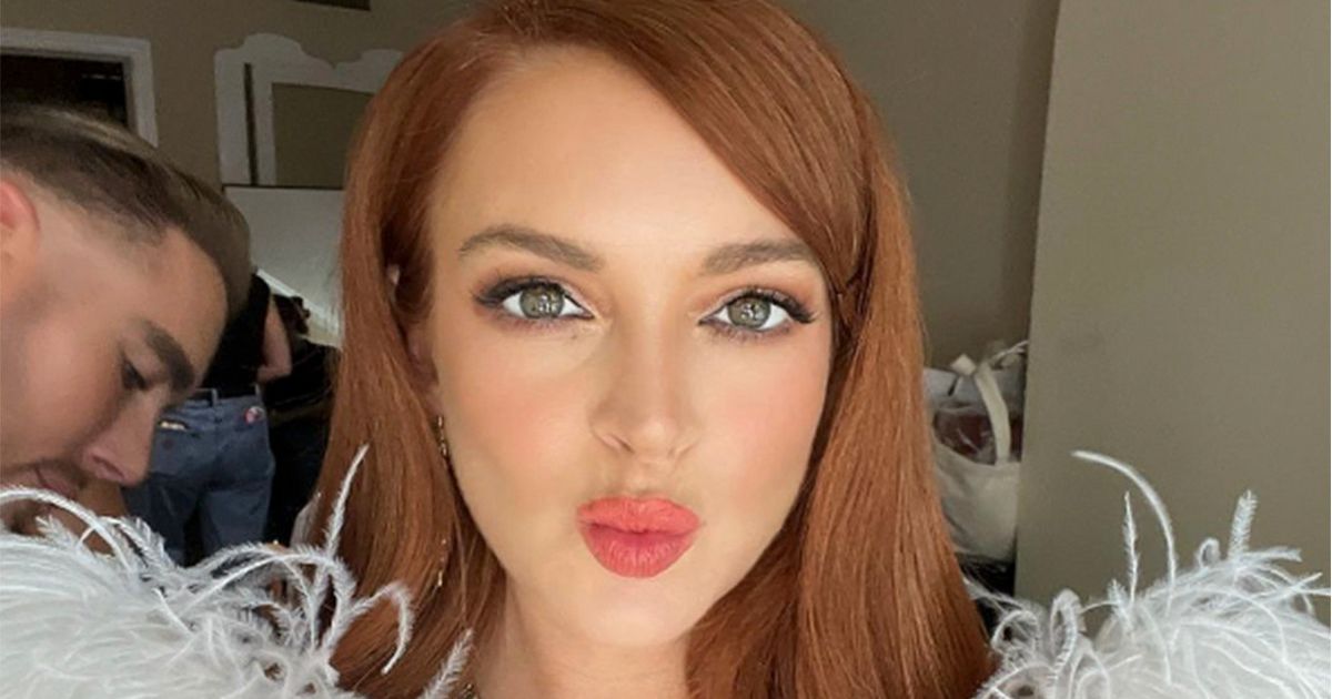 Lindsay Lohan looks years younger in BTS filtered snap in Dubai