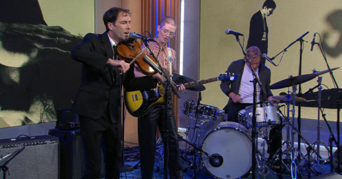 Saturday Sessions: Andrew Bird performs “Atomized”